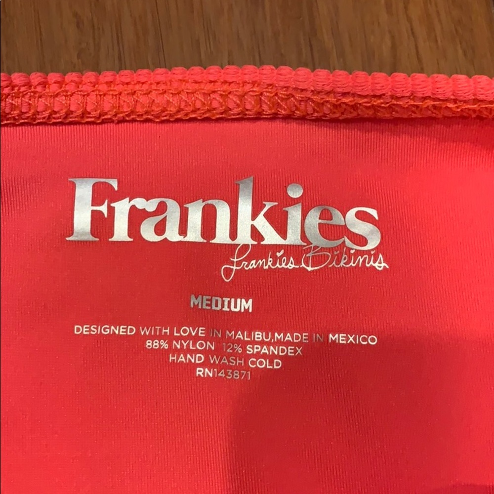 Bikini - Picture 3 of 3